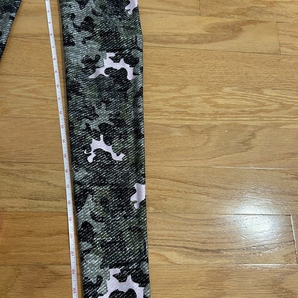 EMILY HSU HIGH WAIST PUZZLE PIECES CAMO LEGGINGS - Picture 5 of 7